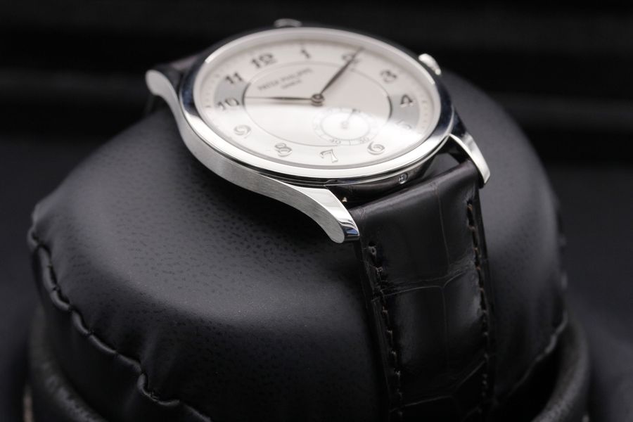 Patek Philippe Calatrava 5196P-001